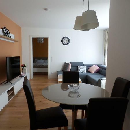 Ferienwohnung Spacious, Modern 1-Bdrm Apt Near Vic & Austria Ctr Wien Exterior foto