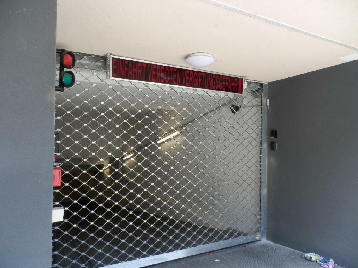 Ferienwohnung Spacious, Modern 1-Bdrm Apt Near Vic & Austria Ctr Wien Exterior foto