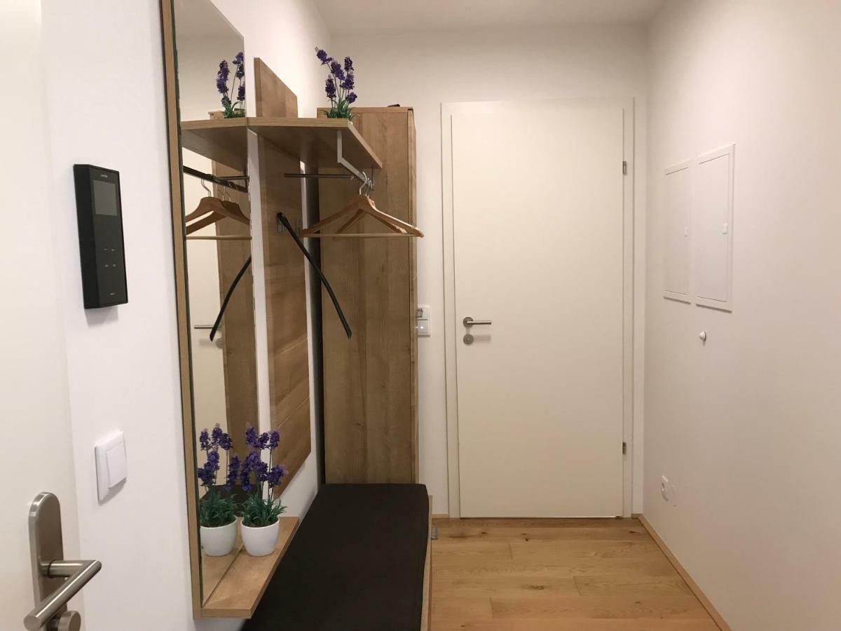 Ferienwohnung Spacious, Modern 1-Bdrm Apt Near Vic & Austria Ctr Wien Exterior foto