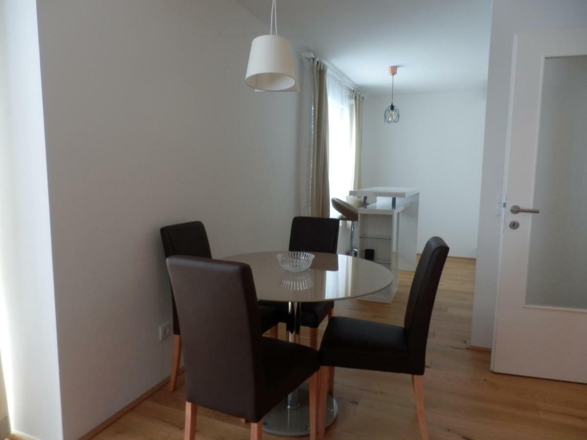 Ferienwohnung Spacious, Modern 1-Bdrm Apt Near Vic & Austria Ctr Wien Exterior foto
