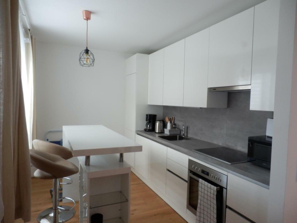 Ferienwohnung Spacious, Modern 1-Bdrm Apt Near Vic & Austria Ctr Wien Exterior foto