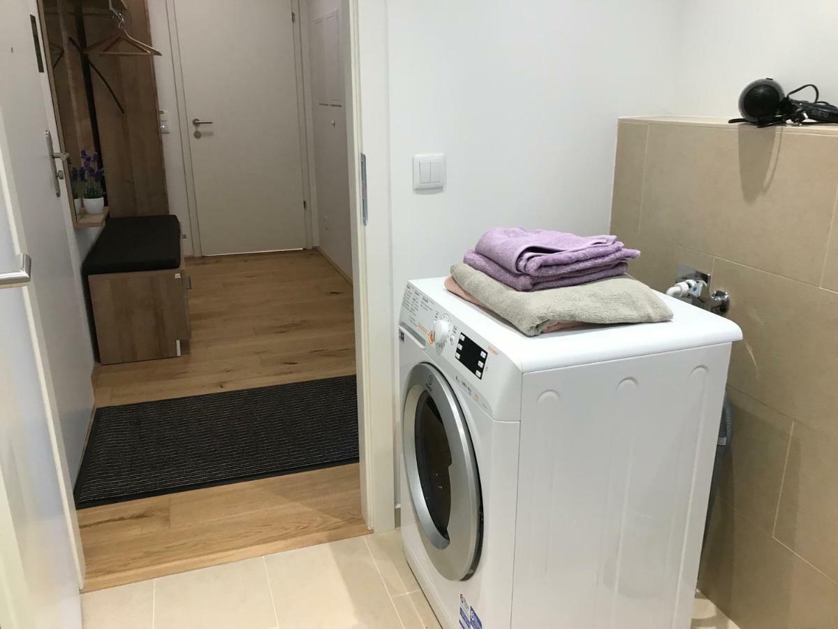 Ferienwohnung Spacious, Modern 1-Bdrm Apt Near Vic & Austria Ctr Wien Exterior foto